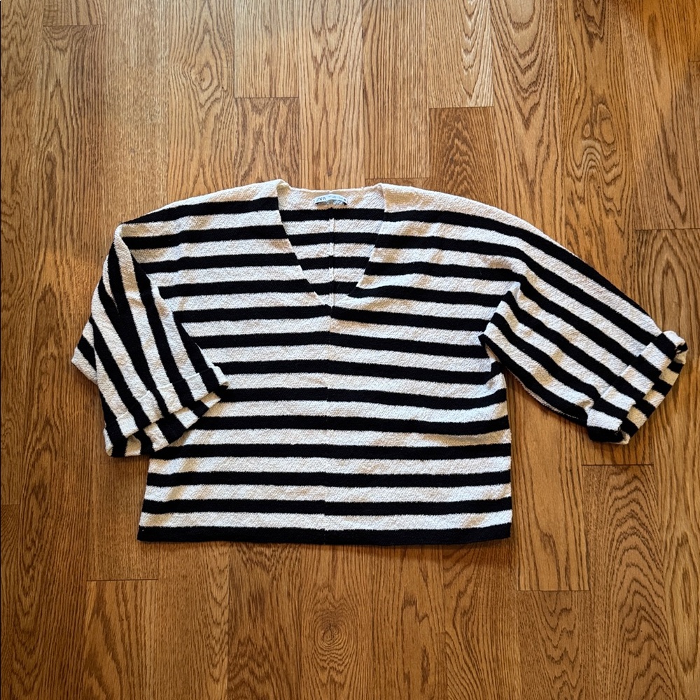 Zara Black and Cream sweater Small